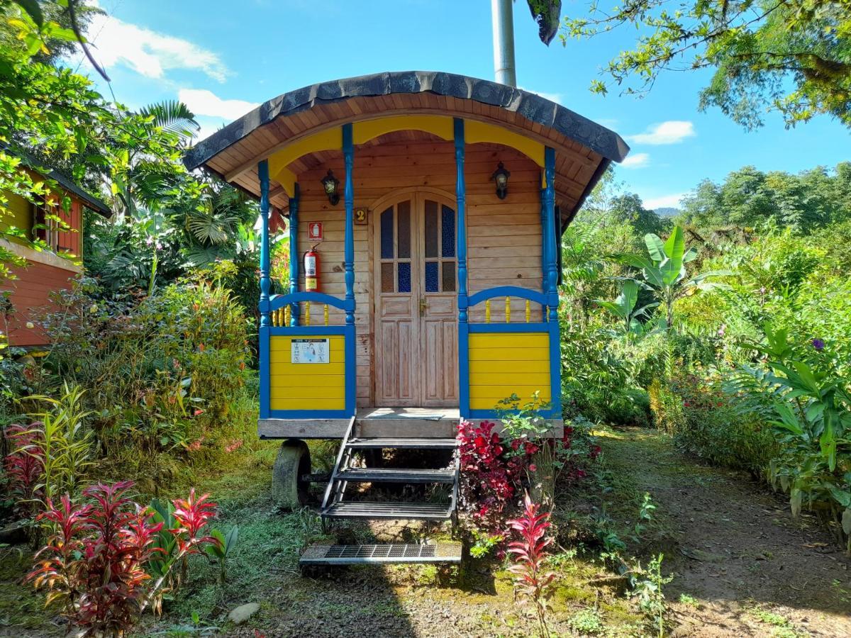 Hosteria La Roulotte - Mindo Bagian luar foto