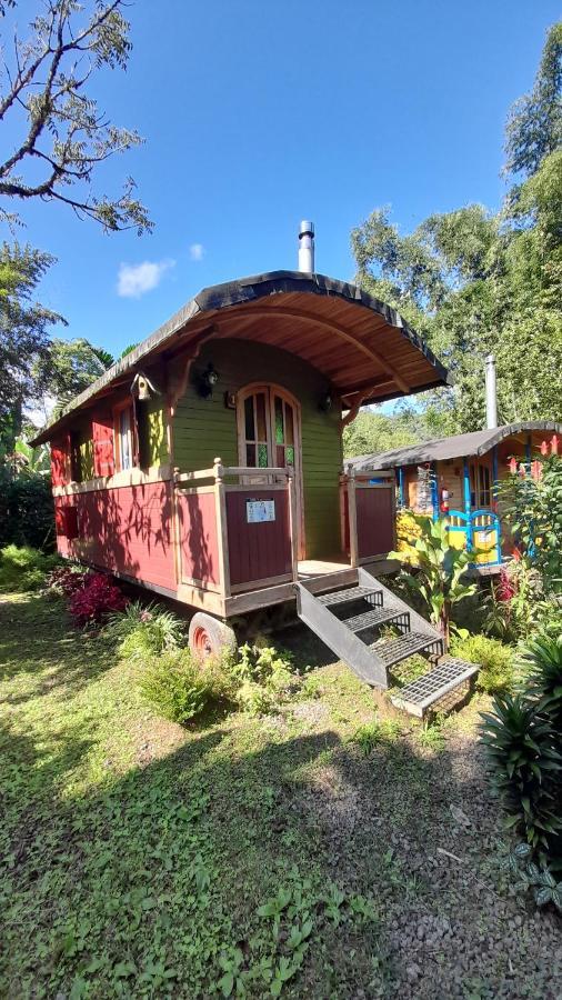 Hosteria La Roulotte - Mindo Bagian luar foto