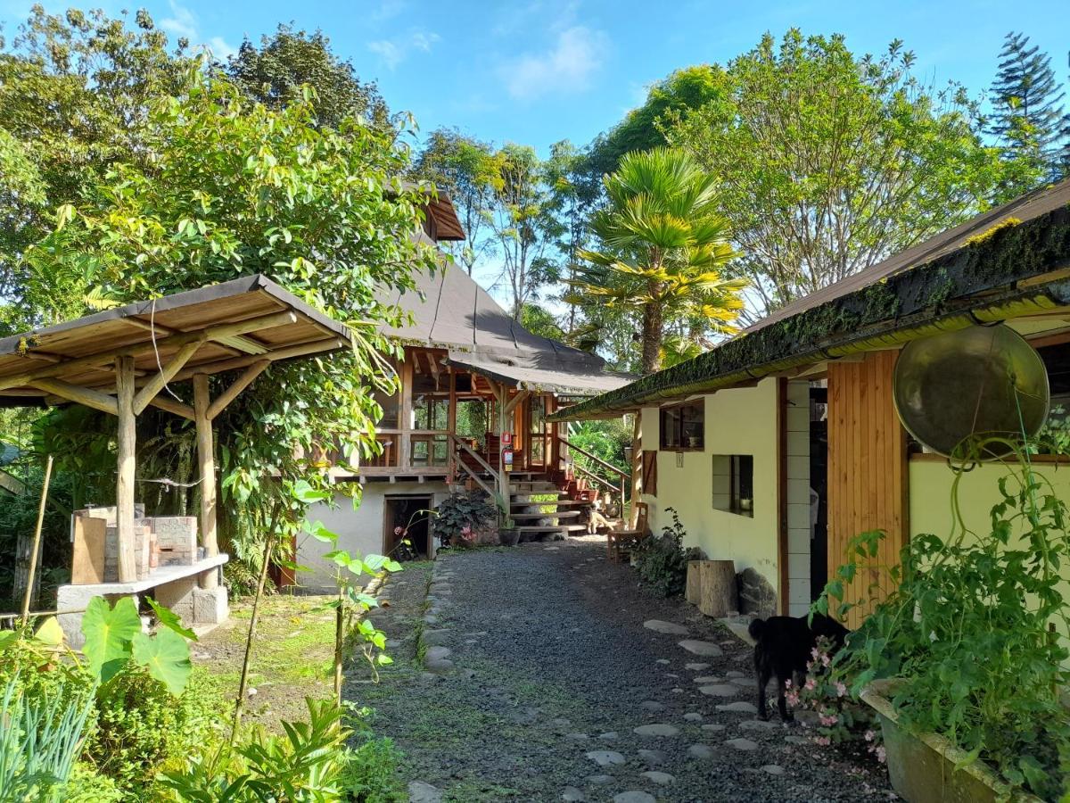 Hosteria La Roulotte - Mindo Bagian luar foto