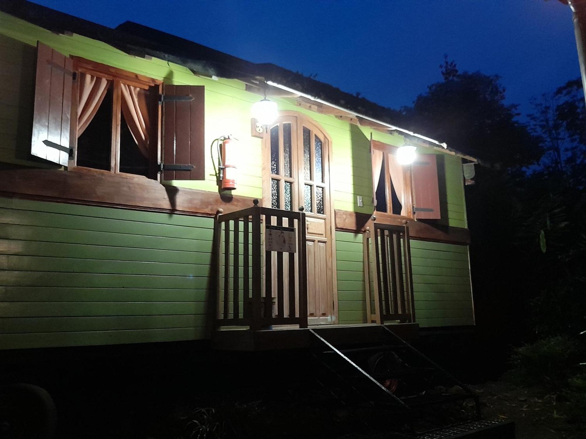 Hosteria La Roulotte - Mindo Ruang foto
