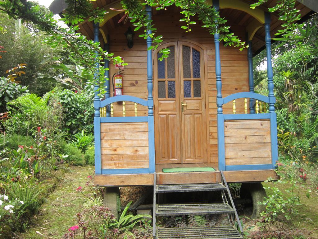 Hosteria La Roulotte - Mindo Bagian luar foto